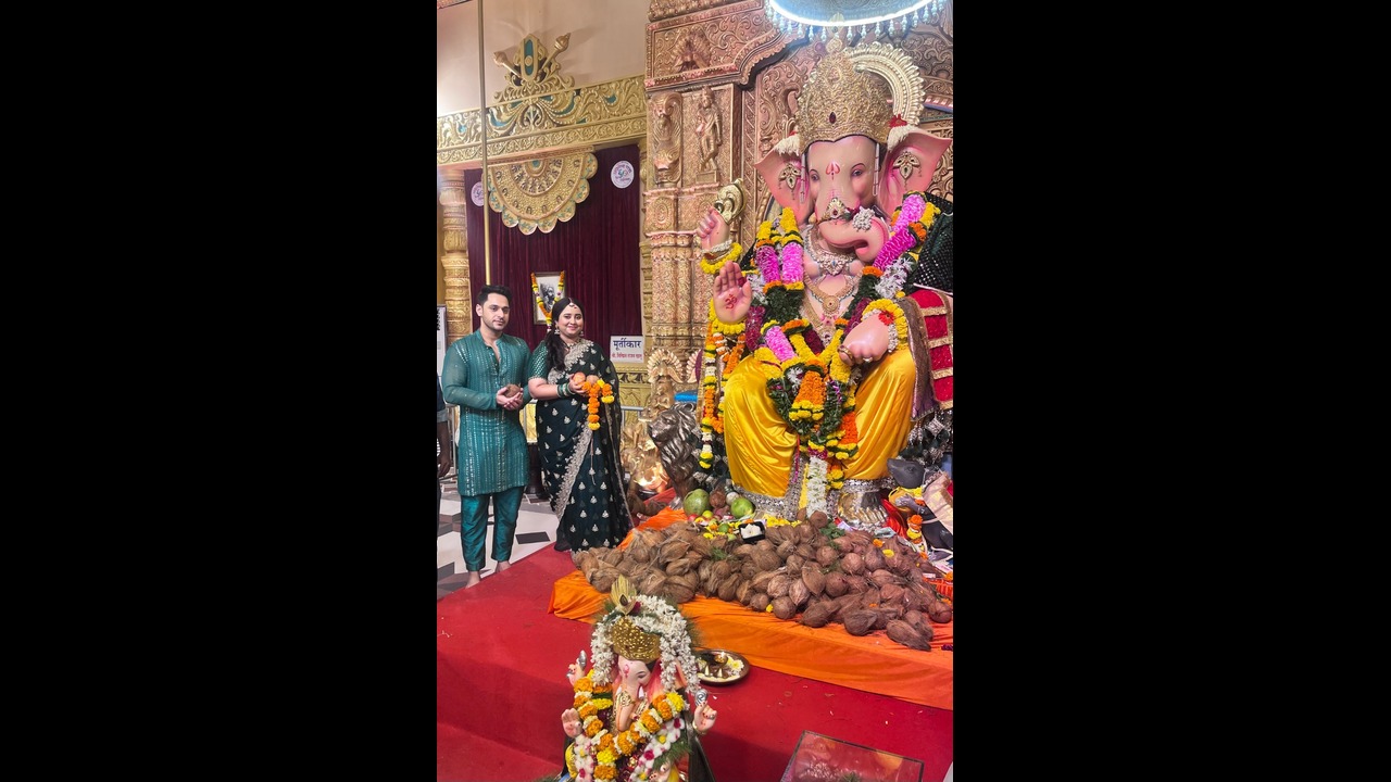 Dangal TV’s Mann Atisundar Cast Visits Andhericha Raja to Seek Blessings